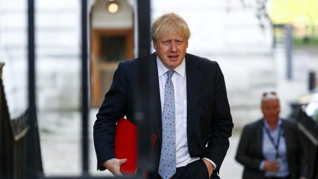 英国航母已进南海海域，“撞、围、瞄、炸”四字战法，如何使用？