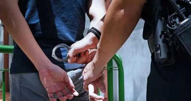 涉用面值100元伪钞，新加坡27岁男子落网