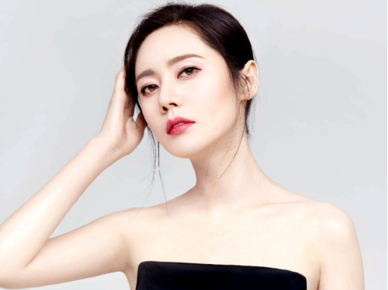 于晓光为深夜“搂美女”道歉，秋瓷炫：“且行且珍惜”