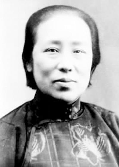 将我巾帼裳 换你征衣去