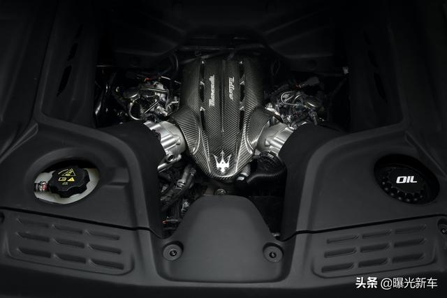 玛莎拉蒂MC20，V12发动机“蝴蝶”门