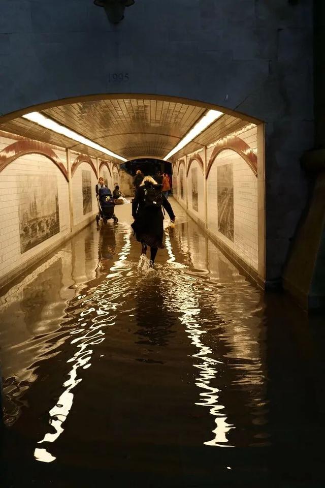 暴雨洪灾来袭，极端天气考验全球地铁系统