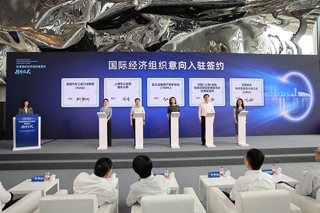 在上海浦东世博片区，国际经济组织将达到13家