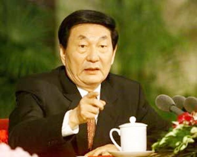 1999年，朱镕基总理出访美国，演讲幽默从容