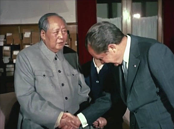 美国不断对中国下黑手，从干扰内政到大打贸易战，美方有何目的？