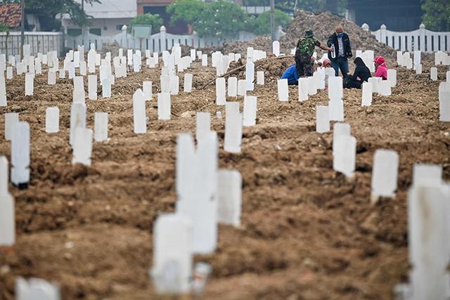 外媒：疫情震中印尼警方调查“天价火葬”，相关费用已涨十倍