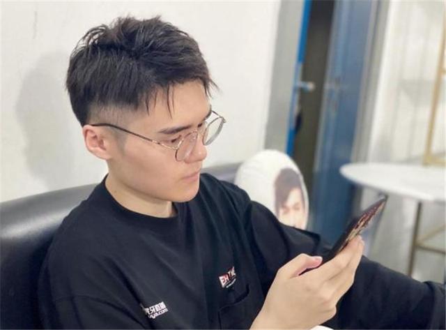 唯一FG不配走中路？Sccc被键盘侠讨伐网友力挺：被冠军单杀不丢人