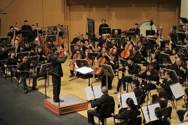 新加坡指挥家陈志刚去世，六位中国选手角逐“克利夫兰”，英国演出场所将全面解禁 | 环球资讯