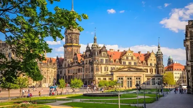 「联合培养」伦敦国王学院与香港大学、新加坡国立大学