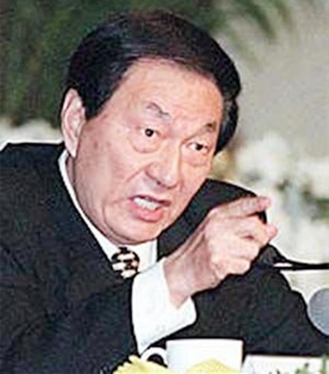 1999年，朱镕基总理出访美国，演讲幽默从容