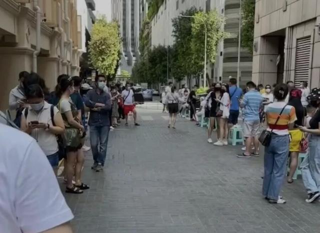 新加坡近两万人接种科兴疫苗，两人出现副作用