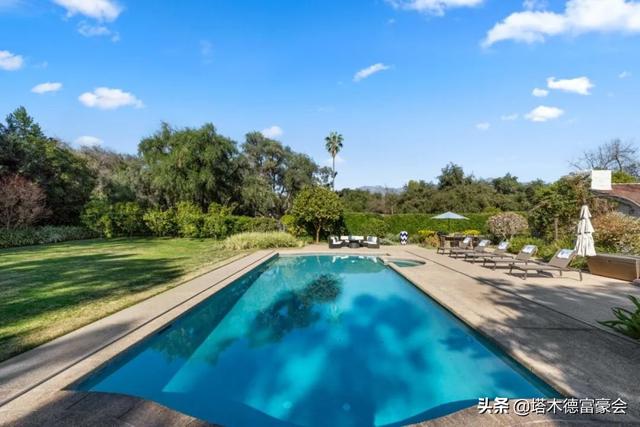中国前首富壕掷1.6亿购美国顶级豪宅！7英亩庄园，自带网球场