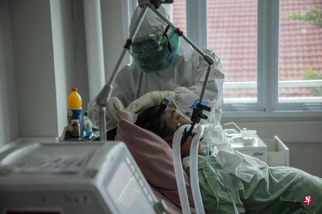 印尼紧急进口氧气 当局：已求助新加坡和中国支援