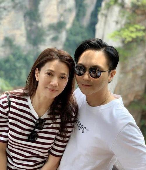 泼辣港姐的安稳婚姻：结婚27年、隐婚15年背后，是老公的绝对信任