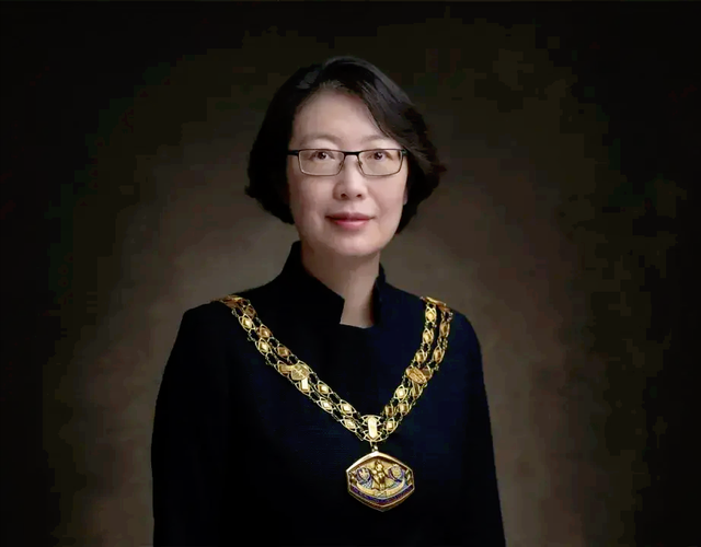 央视报道！毕业陕西，她创下多个第一，当选英国皇家规划学会主席