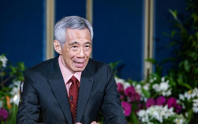 美国这么明显打压中国，李显龙却各打中美五十大板！和稀泥？