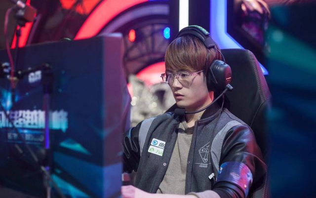 LOL手游梦幻联动！三个代表青春的人物，灵药与BY2同框三排