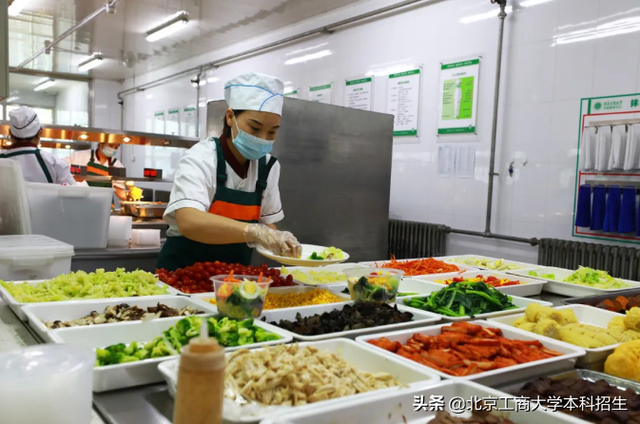 北京神仙大学：坐拥四大网红食堂，全国美食扎堆，特别减脂套餐十分火爆！