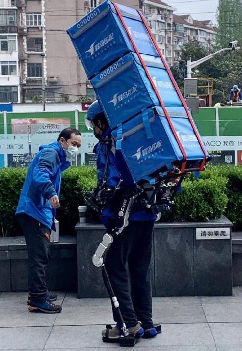 身背100斤却不见疲劳，超级身体强化装置，名副其实的黑科技