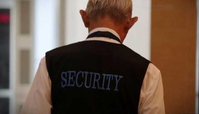 让多名保安工作超过12小时，新加坡两公司触法被控