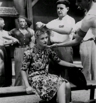 历史罕见照片，低配梦露，一旁的女明星索菲娅罗兰正盯着她的胸部