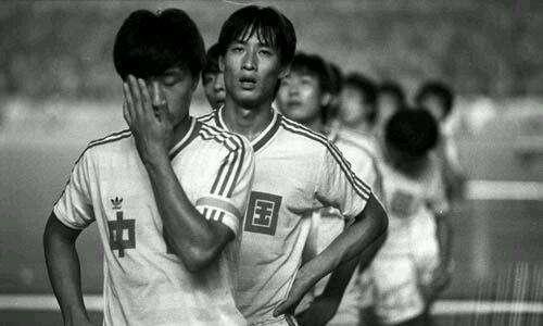 1986年第五届鱼尾狮杯，国足7战6胜1平，最终捧起冠军奖杯