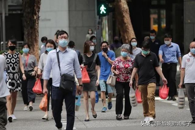 F1赛车手在领奖台上差点摔倒！自曝曾得轻症新冠，后遗症仍严重
