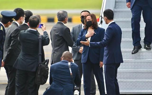 有特殊含义？挑上越南新加坡，要向中国施压的哈里斯，实力够吗？