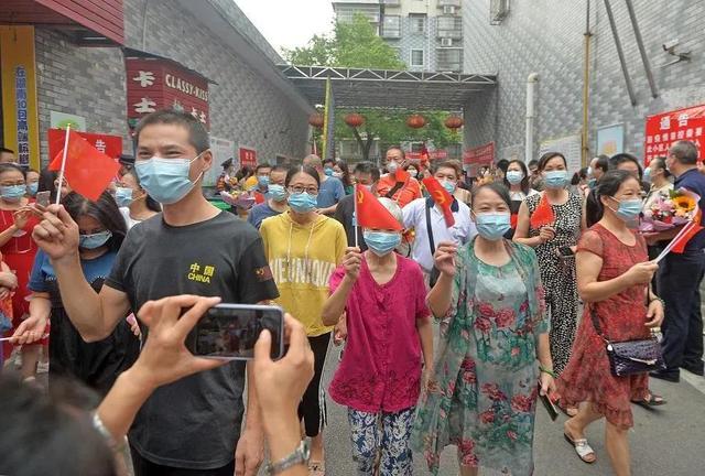 CNN给中国好评，台“高端”打晕多人，日本瑟瑟发抖打AZ