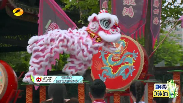 新加坡舞狮冠军队，随便两下狮子就活了