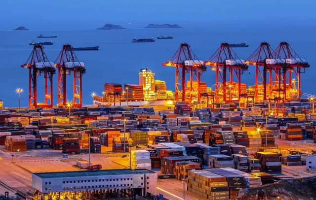 新加坡急眼了？中国耗资700亿打造全球第一大港，吞吐量超越美国