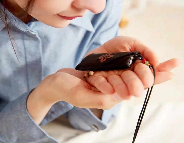 珍贵奇楠沉香，手作香囊，醇厚馥郁，香韵持久