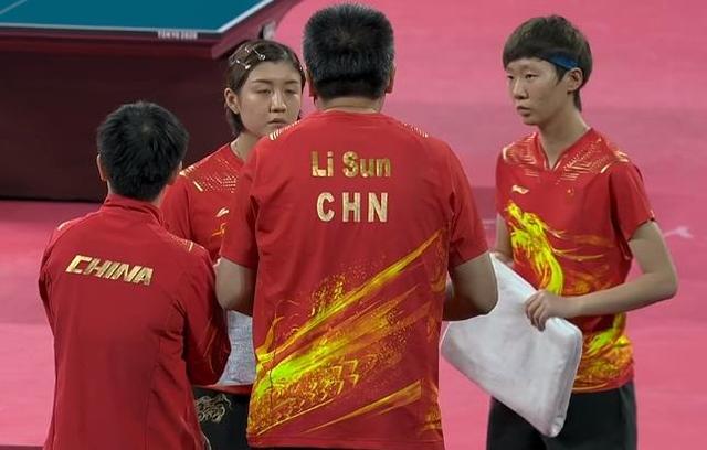 0-1到3-1！国乒2大巨星逆转，连赢3局翻盘，刘诗雯鼓掌，日本绝望