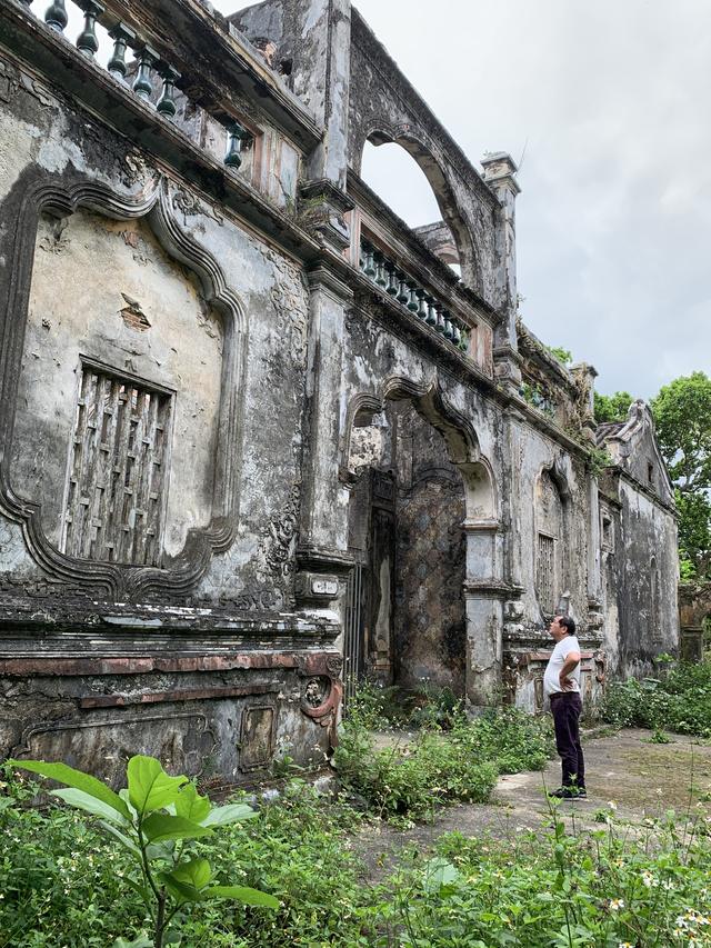 海南侨宅双子星，同为国保级别，一座熠熠生辉，一座星光暗淡
