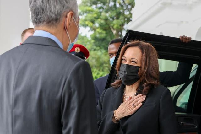 中美博弈，哈里斯访问新加坡，渲染“中国威胁”，新加坡面临抉择