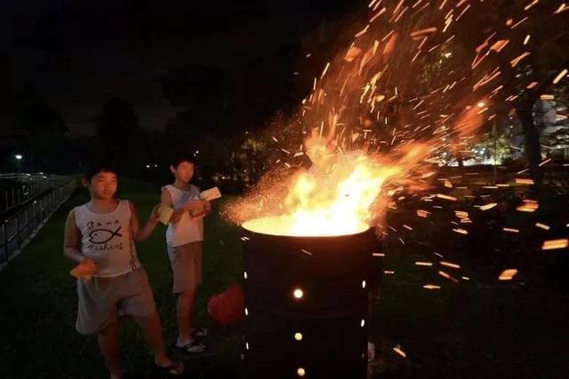 让祭奠烧纸文化与现代居住环境融合，不妨学习新加坡的经验