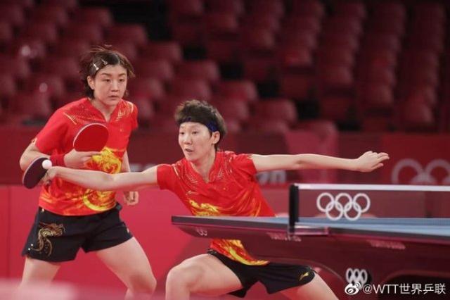 孙颖莎、王曼昱霸气冲金！日本伊藤美诚没戏了，女乒3-0强势横扫