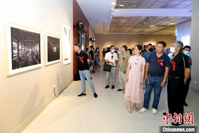 近百幅摄影作品记录福建屏南乡村生活场景