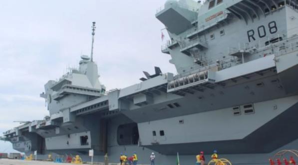 英军航母突然改变行程停靠关岛 它又怎么了