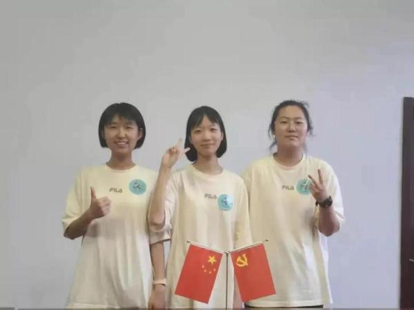 福州三中三名女生摘取国际标准奥林匹克竞赛金奖