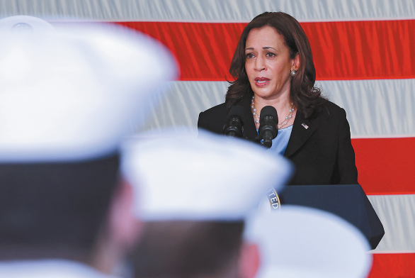 美国副总统哈里斯访越南，专机神秘推迟三小时，“阿富汗效应”如影随形