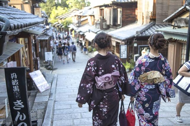 有异域风格特点的大连日本风情一条街 是文化入侵还是商业文化引进