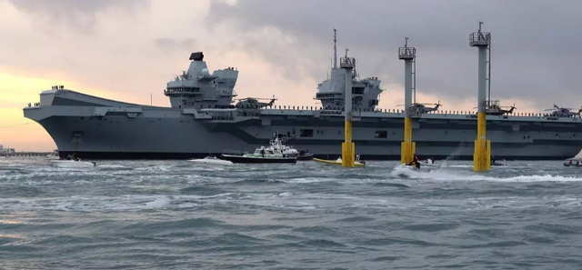 人见人怕，英国带毒航母四处停靠不得，只能求美国大哥前往关岛