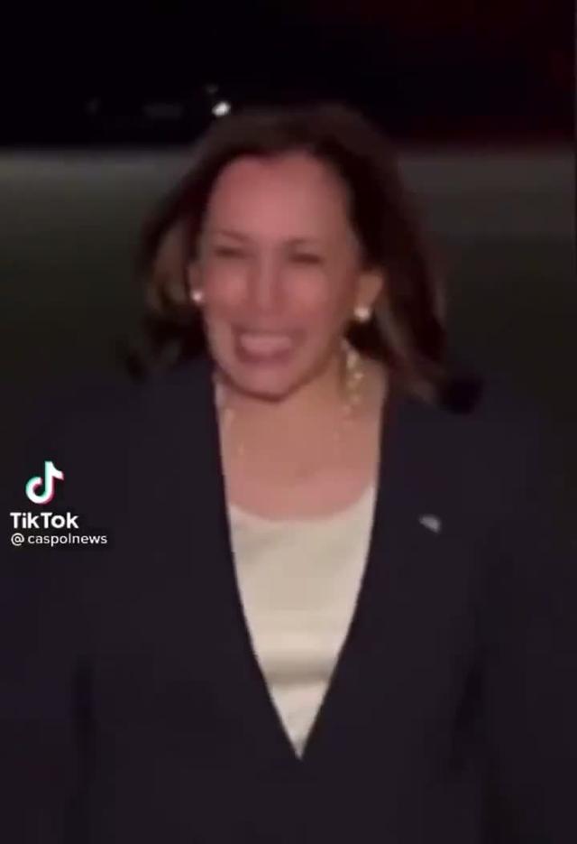 被问到阿富汗时哈哈大笑，美国副总统哈里斯反应引发争议