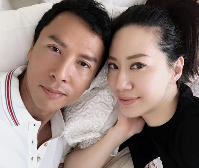 "功夫大佬"妻子颜值对比，个个貌美如花，赵文卓老婆最意外