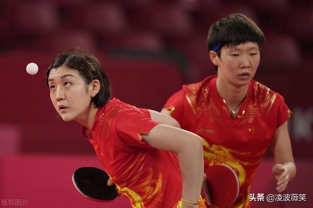 开局4-0！孙颖莎3-0完胜冯天薇，中国乒乓女团2-0新加坡