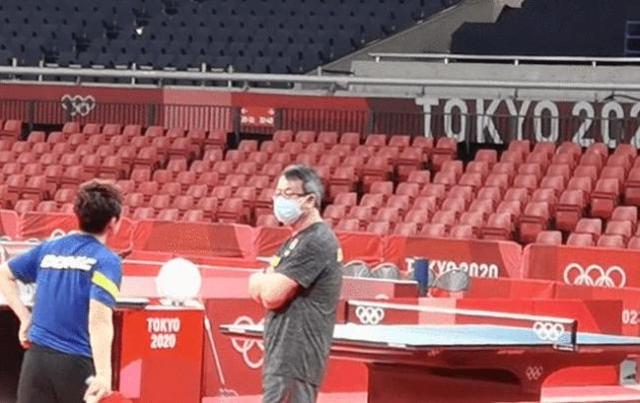 68岁国乒金牌教练近况，为陪冯天薇日本训练，吃了5个月面条