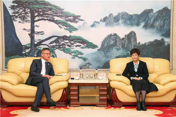 黄山市委书记凌云会见新加坡乌节国际中国区总裁吴文军一行