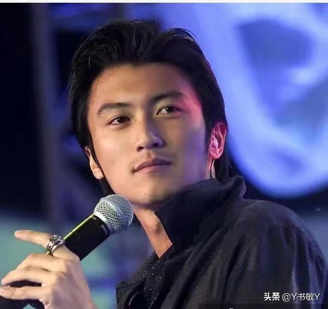 辞去加拿大国籍的谢霆锋：儿时的梦想是当消防员，内心比五官还美