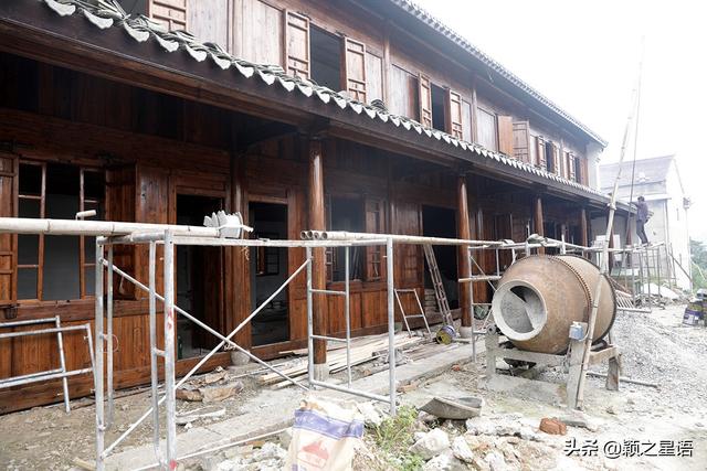 偏僻山村郑堂岗，郑永年用扁担挑着行李，进入了北京大学